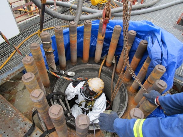 unloading-vacuuming-of-catalyst